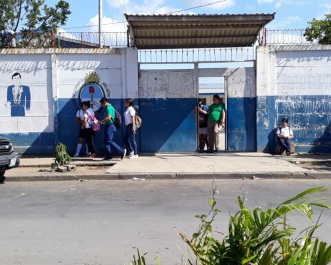Students attend classes after Hurricane Julia