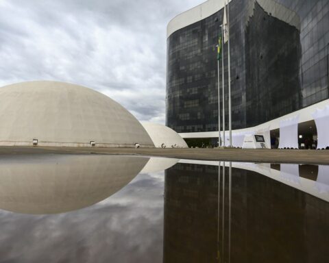 TSE concludes vote counting shortly after midnight