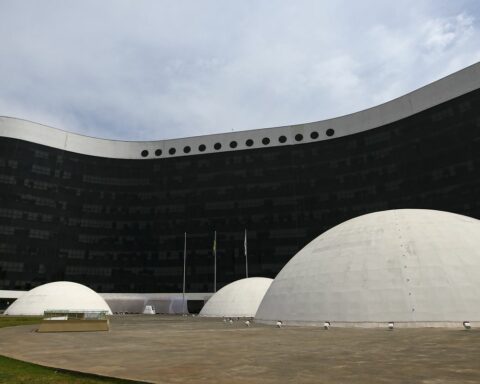 TSE grants Lula 24 rights of reply against Bolsonaro