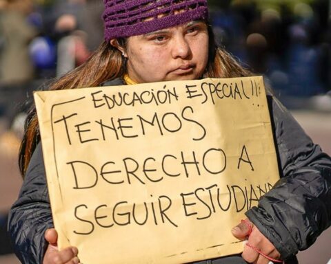 Teachers and relatives ask that the Government not exclude young people from special schools