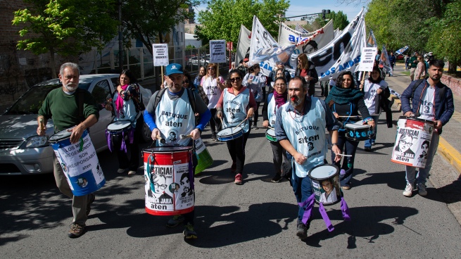 Teachers marched to the Neuquén Legislature: "salary is no earning"