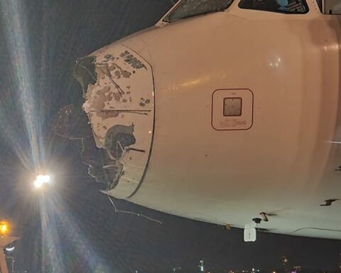 Terror landing: horrified passengers, plane arrived with damage