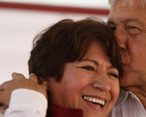 The Circus ?|  Olive green nerves, eyes on the track from Morelos and the trans deputy