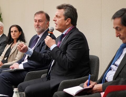 The Government approved the contract model for US$ 700 million with the IDB