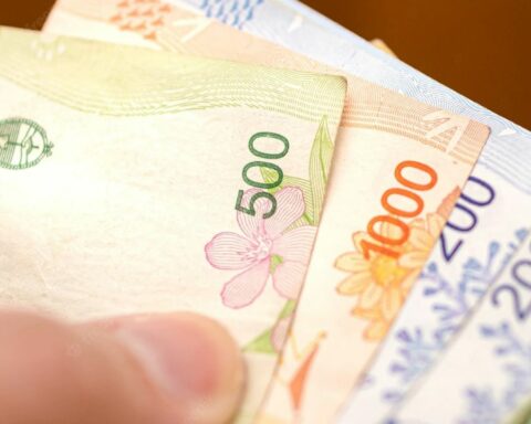 The Government confirmed that it does not rule out a bonus for private workers