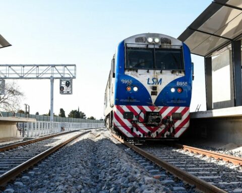 The Ministry of Transport approved a tender to renew the San Martín train line