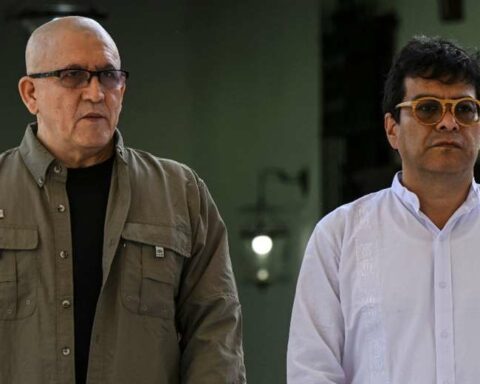 The Petro government and the ELN announce the resumption of peace negotiations from Venezuela
