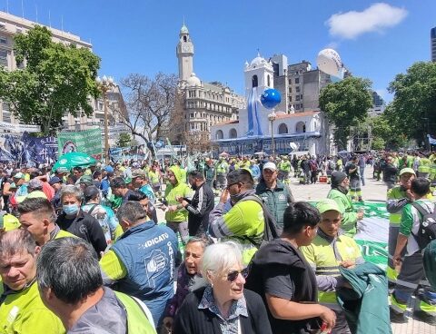 The Plaza de Mayo prepares to celebrate the Peronist Loyalty Day