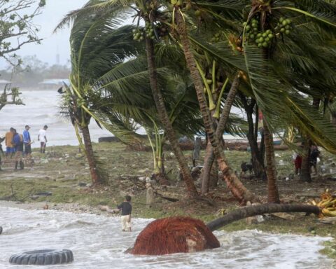 The US and Spain alert their citizens in Nicaragua to prepare for the arrival of tropical storm Julia