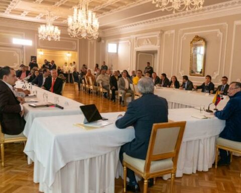 The agreements between taxi drivers and the government to ward off the 'ghost' of unemployment