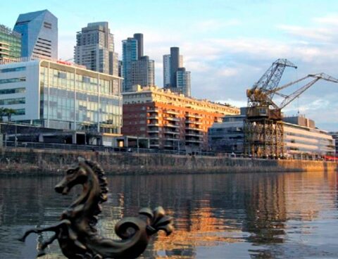 The extra long holiday ends with clear skies and a maximum of 20 degrees