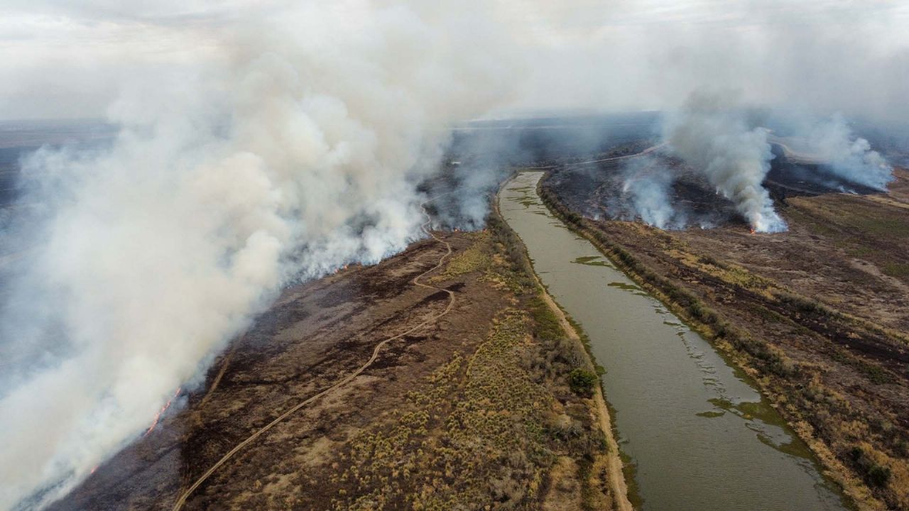 The fire intensified in the Paraná Delta and the smoke affects several localities