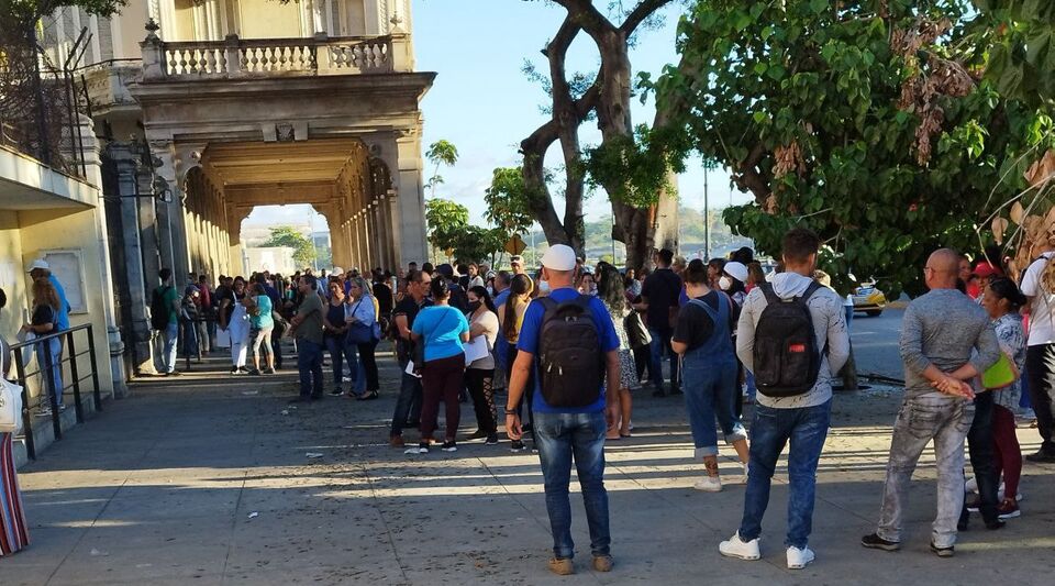 The new one "grandchildren law" attracts a crowd in front of the Spanish Embassy in Cuba