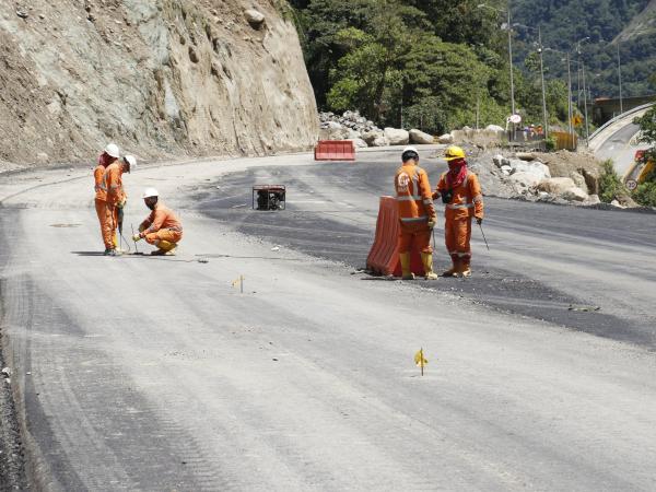 The old Vía al Llano was closed due to the rains