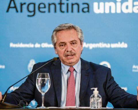 The president will give subsidies in electricity and gas for neighborhood clubs