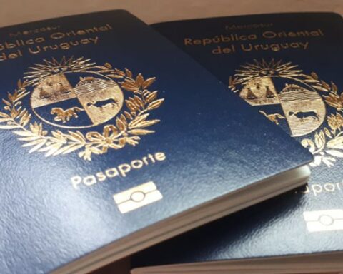 The true story of Tabaré Vázquez and the 'false' passports: Is it comparable to the Astesiano case?