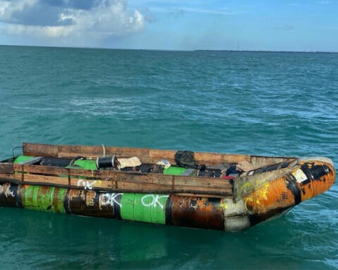 They arrest 76 Cuban rafters after making landfall in Florida and repatriate another 68