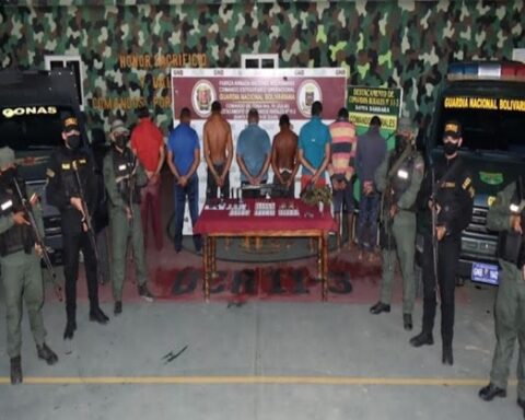 They arrested 26 members of groups and seized 409 cartridges