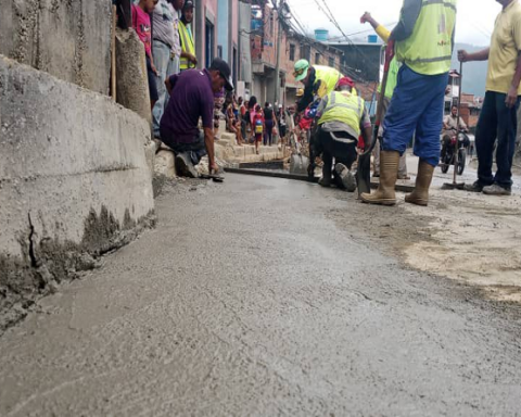 Realizan reparaciones de vialidad en sector Niño Jesús de Caracas