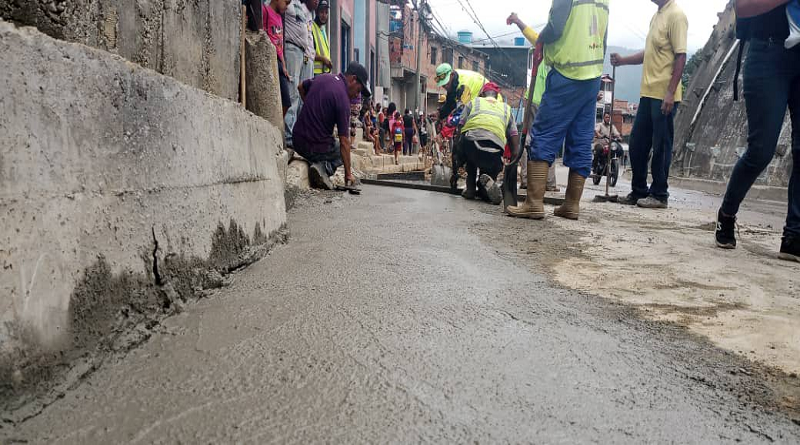 Realizan reparaciones de vialidad en sector Niño Jesús de Caracas