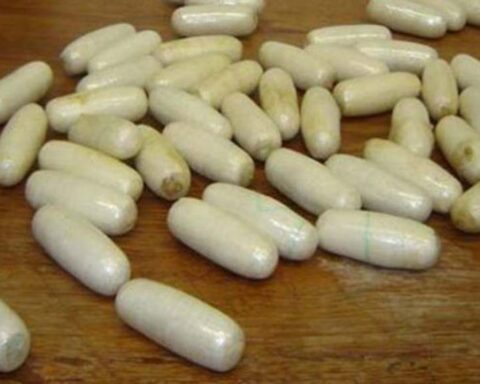 They caught a couple who expelled 88 fingers of cocaine