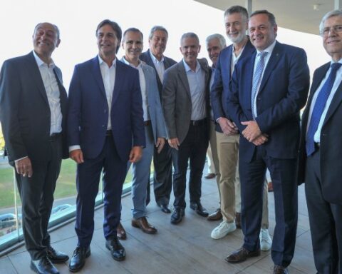 They emphasize that without the support of the IDM and the government, the Trump Tower would not have been completed.