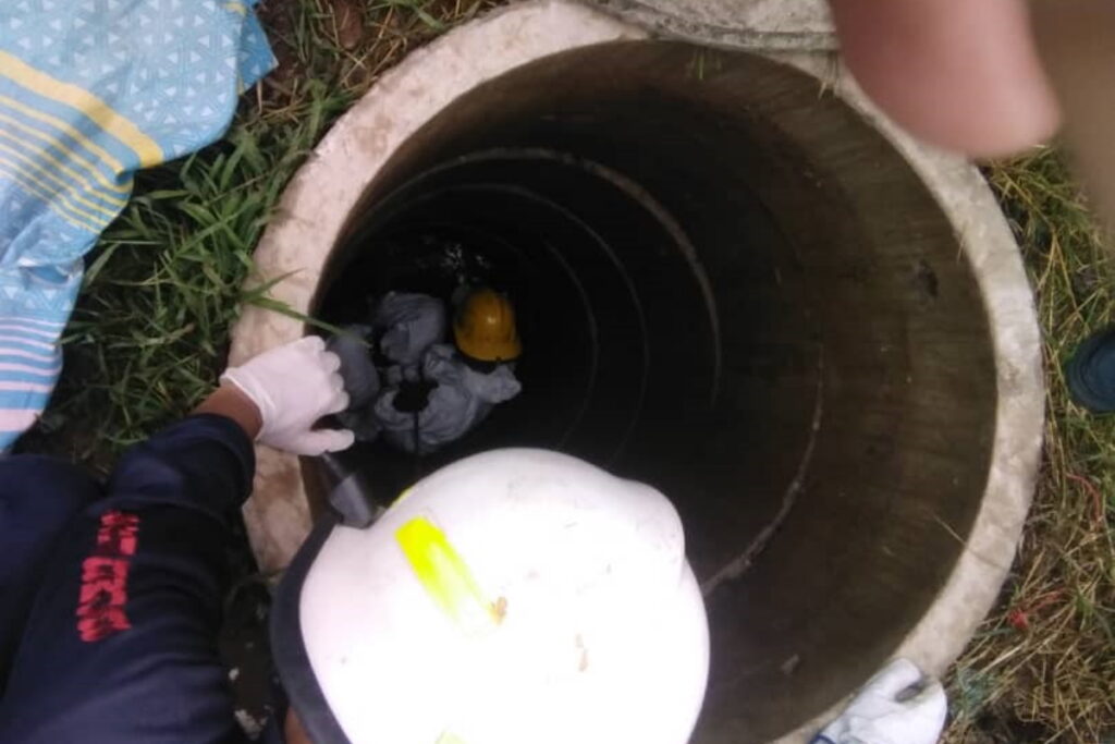 They find the lifeless body of a girl in a septic tank in Carabobo