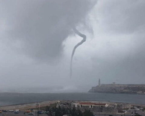 Tromba marina al norte de La Habana