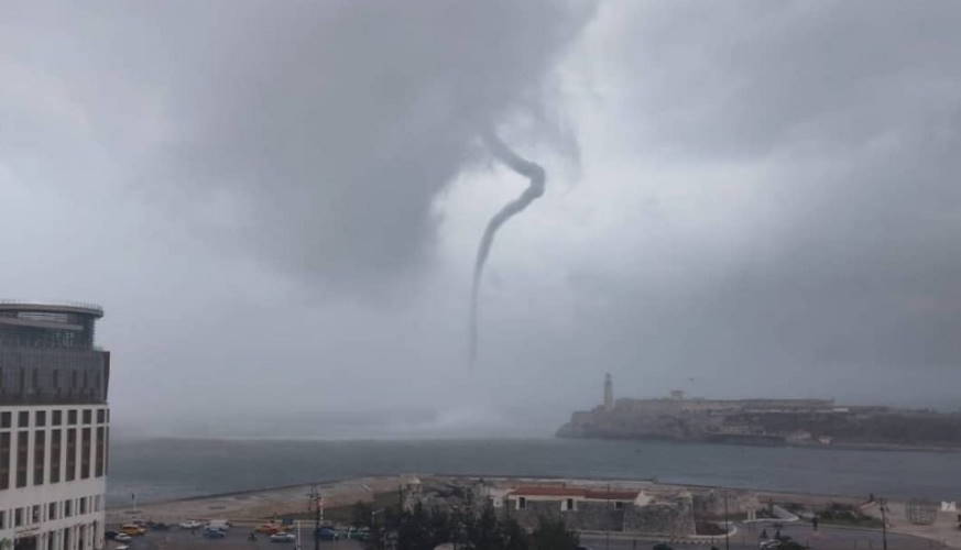 Tromba marina al norte de La Habana