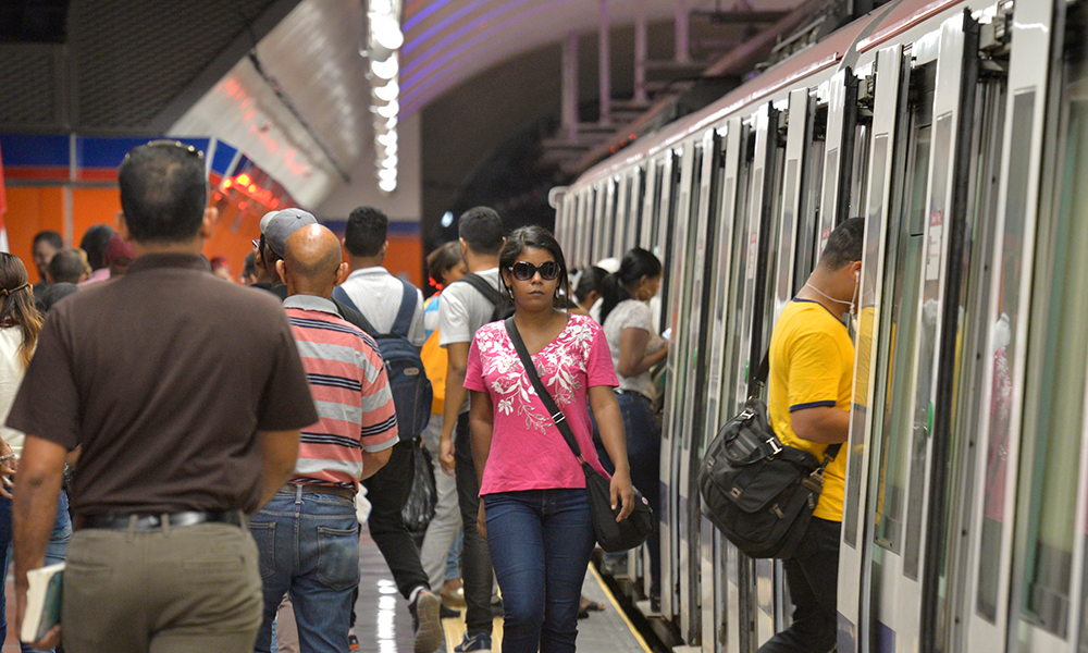 They restore service in several stations of Line 2B of the metro