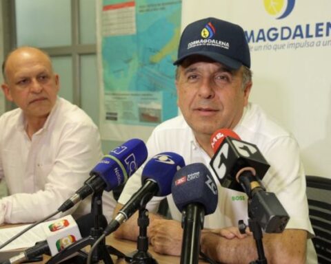 They secure resources for dredging in the access channel of Barranquilla