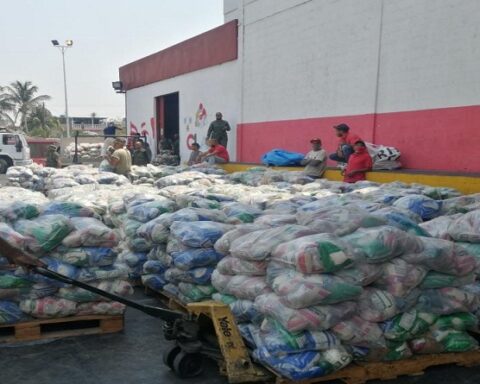 Entregan 900 toneladas de alimentos y enseres a 14 estados afectados por las lluvias