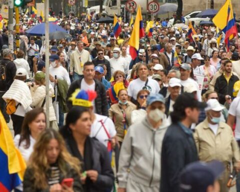 This is how a new day of marches against government measures advances