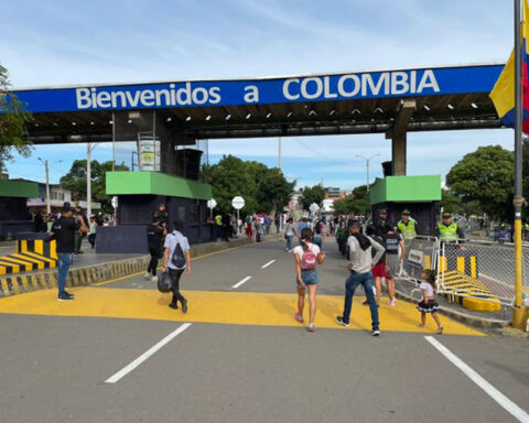 This was the regulation to cross the border between Colombia and Venezuela