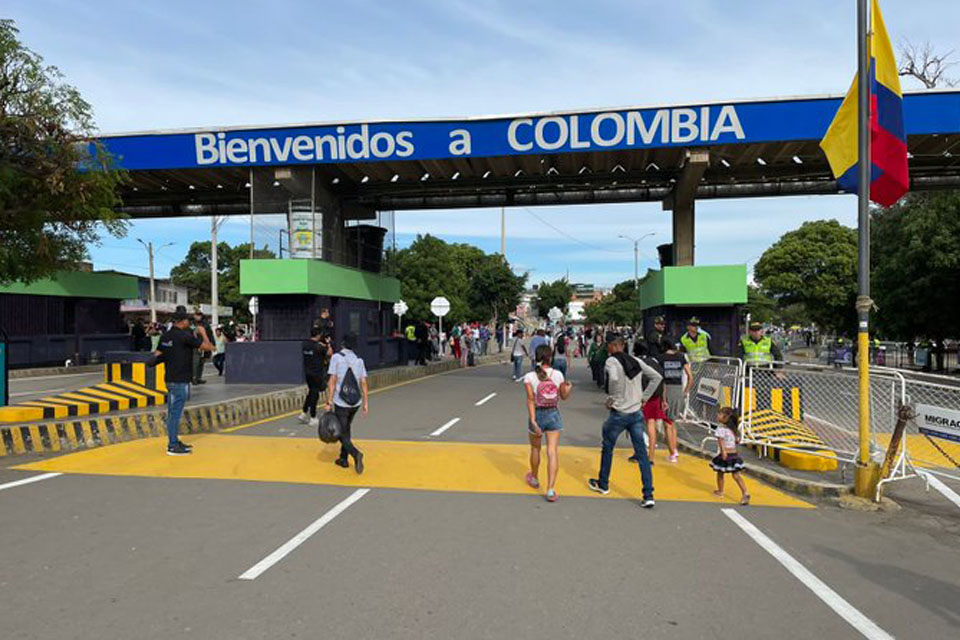This was the regulation to cross the border between Colombia and Venezuela