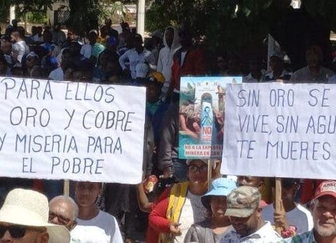 Miles marchan en San Juan, en contra de la explotación minera por empresa GoldQuest