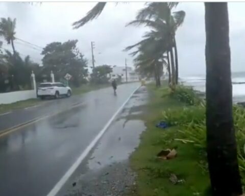 Tourists cause disorder in San Andrés to take photos in full arrival of storm Julia