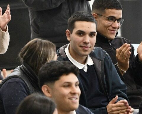 Tranqueras students arrived by plane to learn about the university educational offer