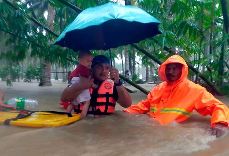 Tropical storm lashes out in the Philippines, death toll rises to 72