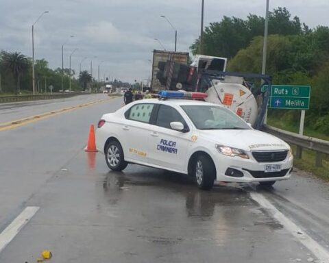 Truck with phosphoric acid overturns