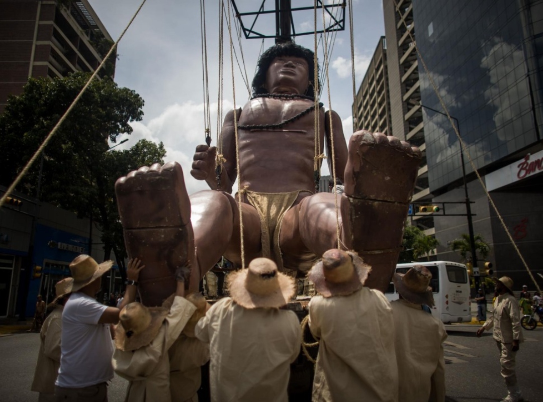 indígena gigante Caracas