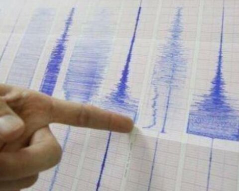 Two earthquakes of magnitudes 5.6 and 4.1 degrees shook Ica in less than five minutes