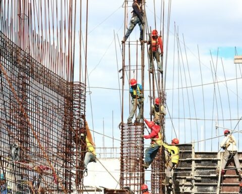 Unemployment rose and stands at 8.3%