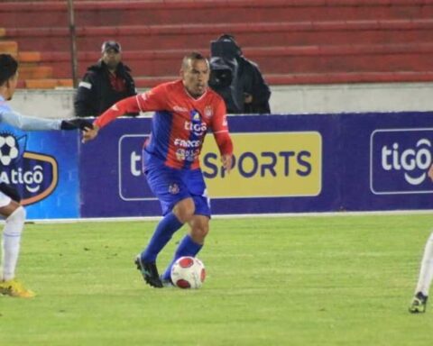 Universitario de Sucre tied (1-1) at home against Aurora and left the queue