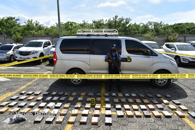 Unknown people leave more than 100 kilos of cocaine in a minibus in Río San Juan
