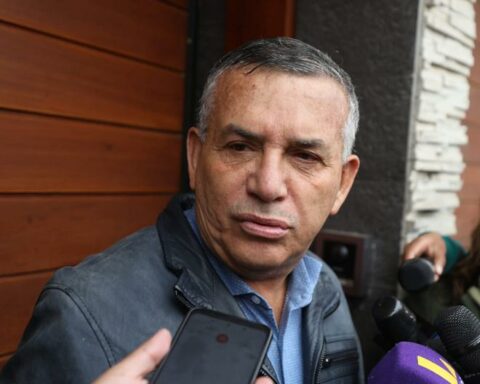 Urresti considers it an "honor" that López Aliaga invites him to talk "as a neighbor"