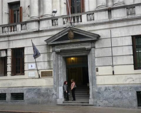 Uruguay placed its first "green" debt bond in the global market for US$ 1,500 million