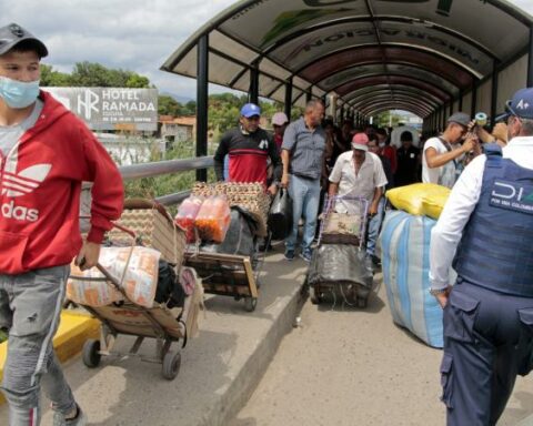 Venezuelan border: Petro asked to close trails to boost trade