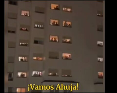 [Video] Dozens of students shout sexist insults at the student residence