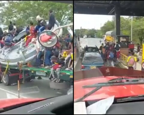 [Video] Mass robbery at a toll: Barristas stole the booth and several cars